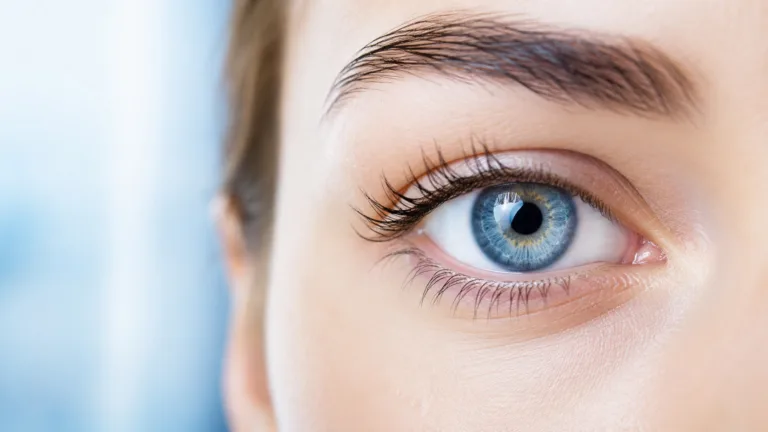 Eye cancer symptoms and signs of ocular melanoma